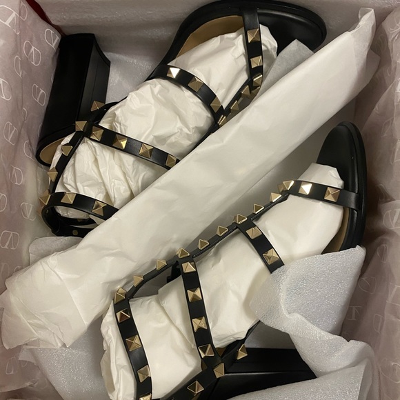 ROCKSTUD ANKLE STRAP SANDAL 90 MM - Picture 4 of 12